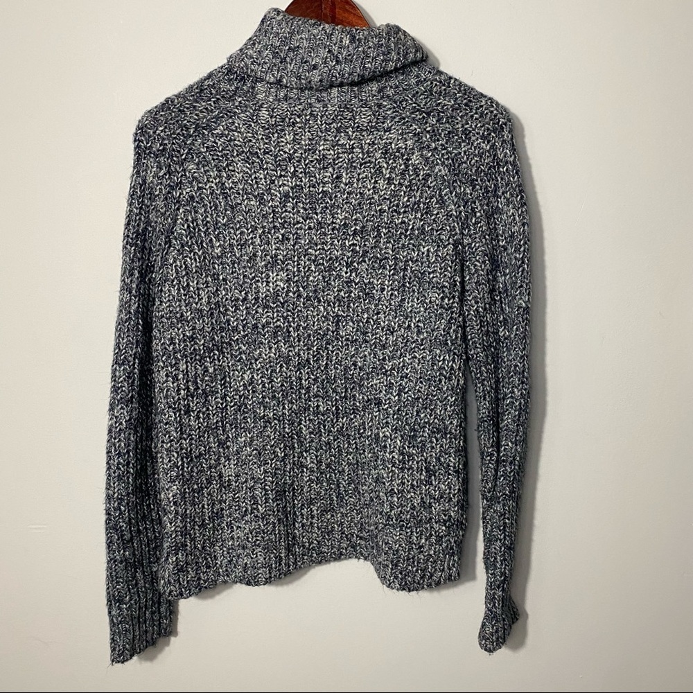 Abercrombie & Fitch Turtleneck Sweater Size Small - Picture 3 of 8